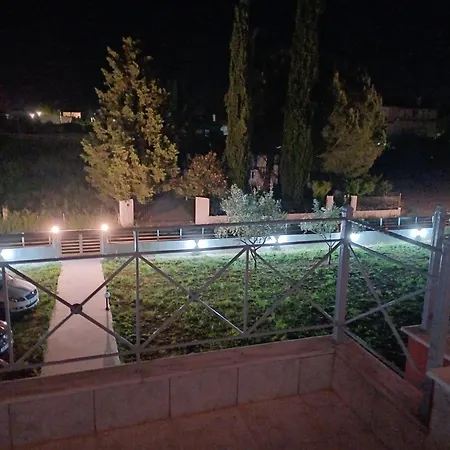 Διαμέρισμα Pefki 4 *